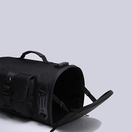 Motorcycle Tail bag, Wide and side opening, gives easy access to main compartment.